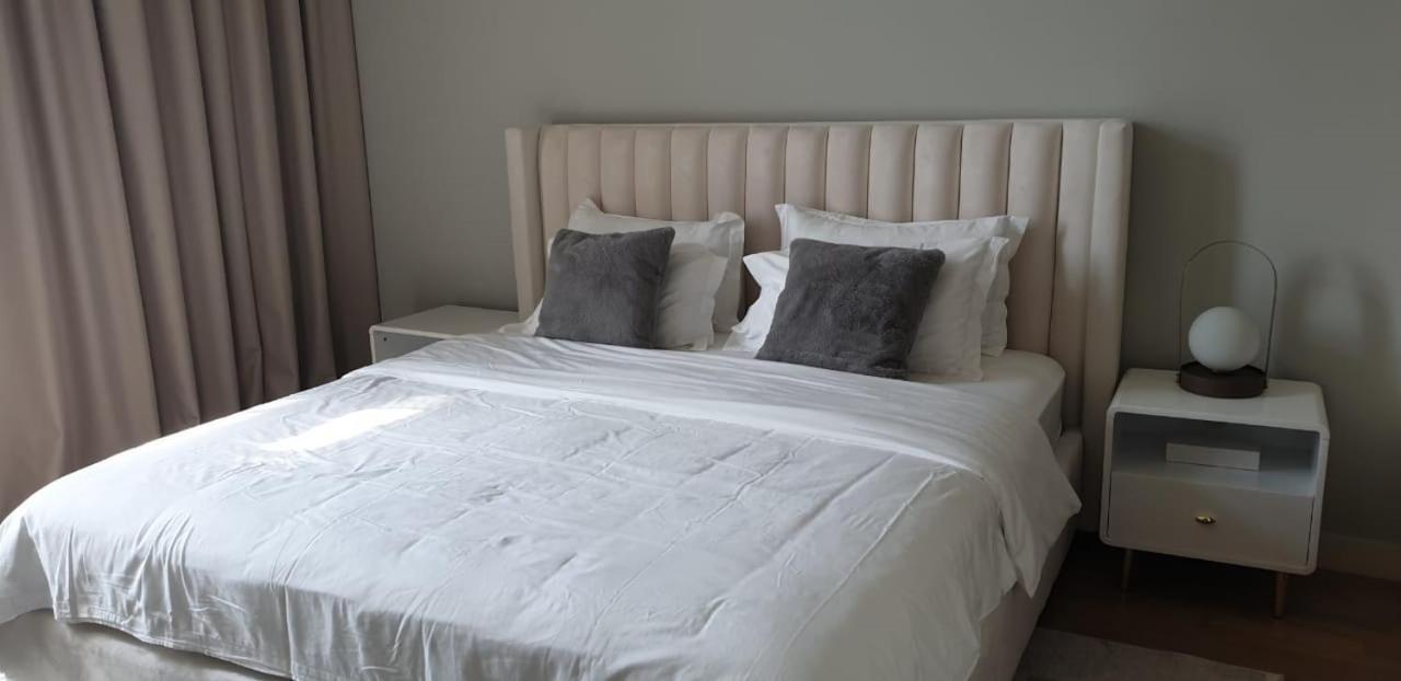 1 Bed Community View 5th Fl Walk B7 Apartment *