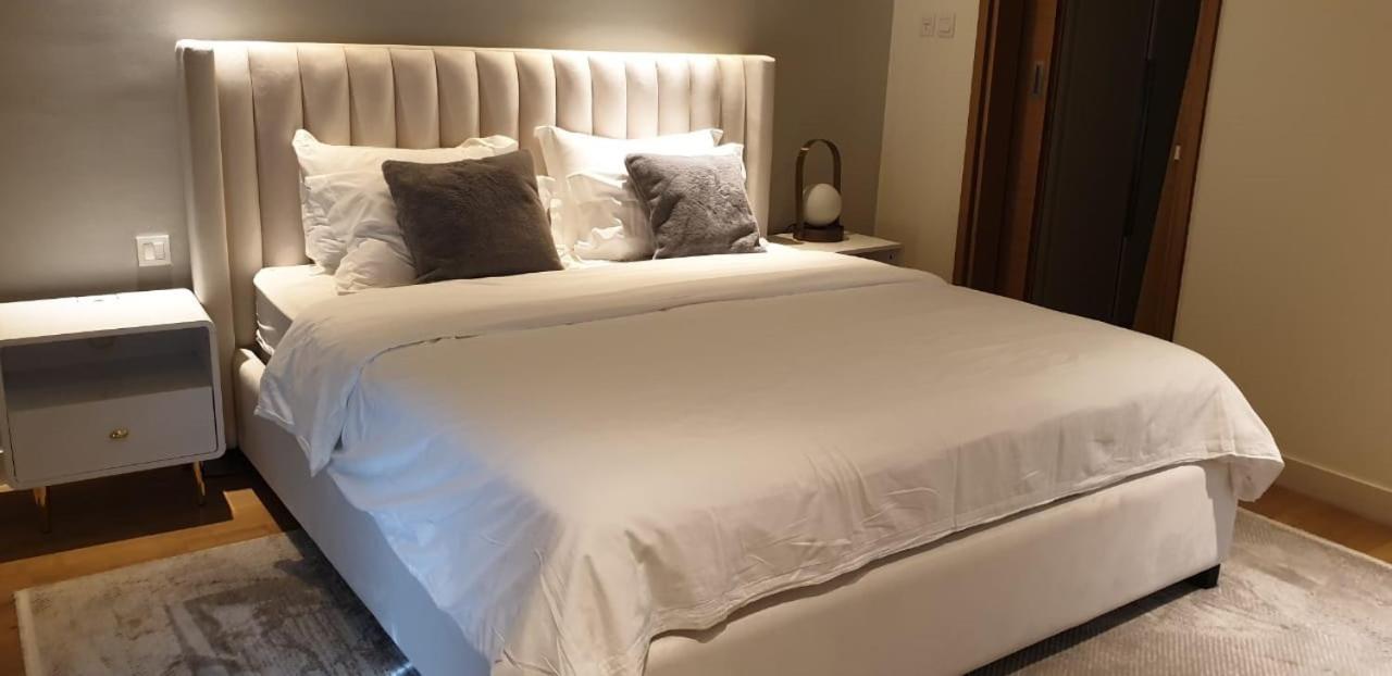 1 Bed Community View 5th Fl Walk B7 * Dubai