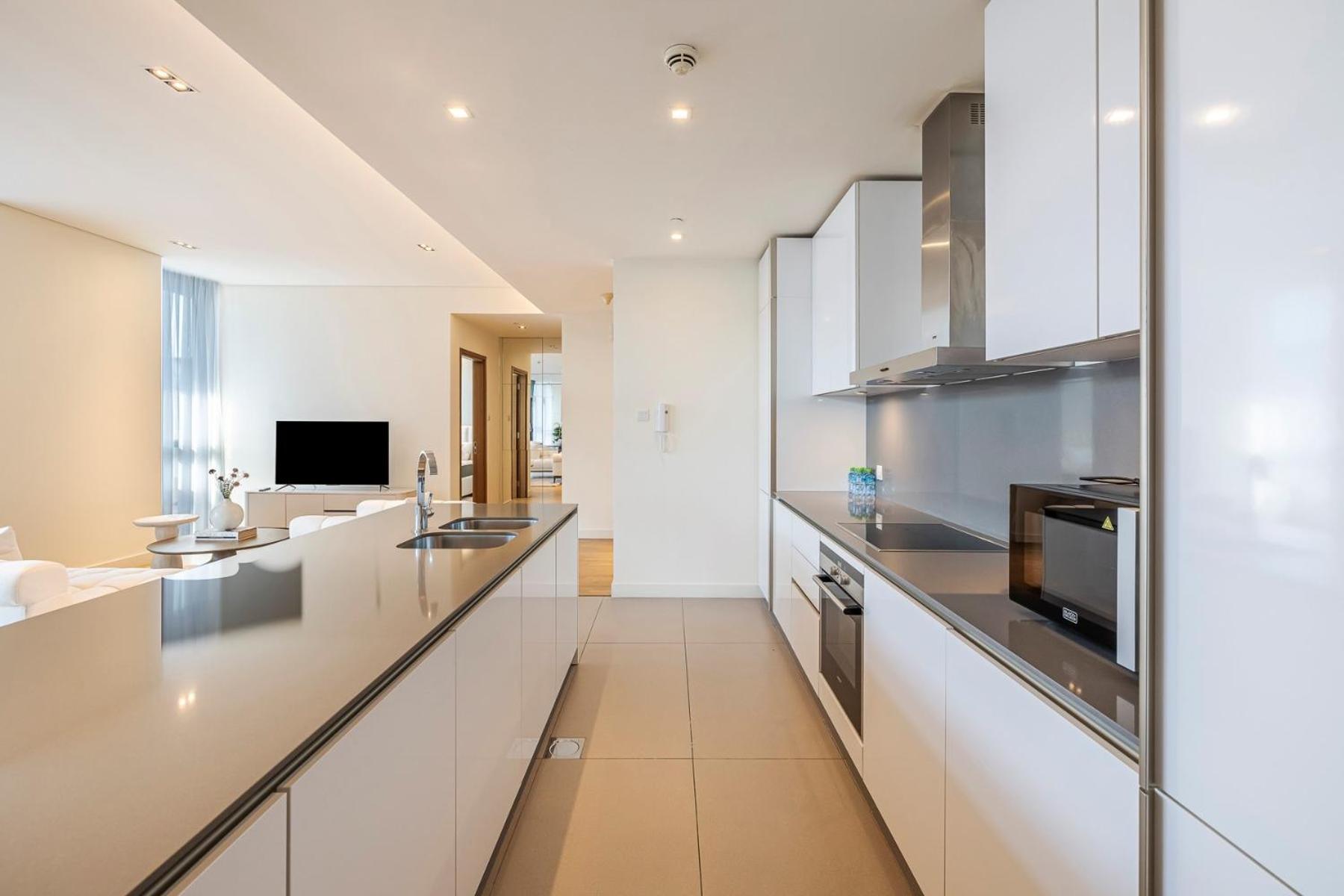 1 Bed Community View 5th Fl Walk B7 *