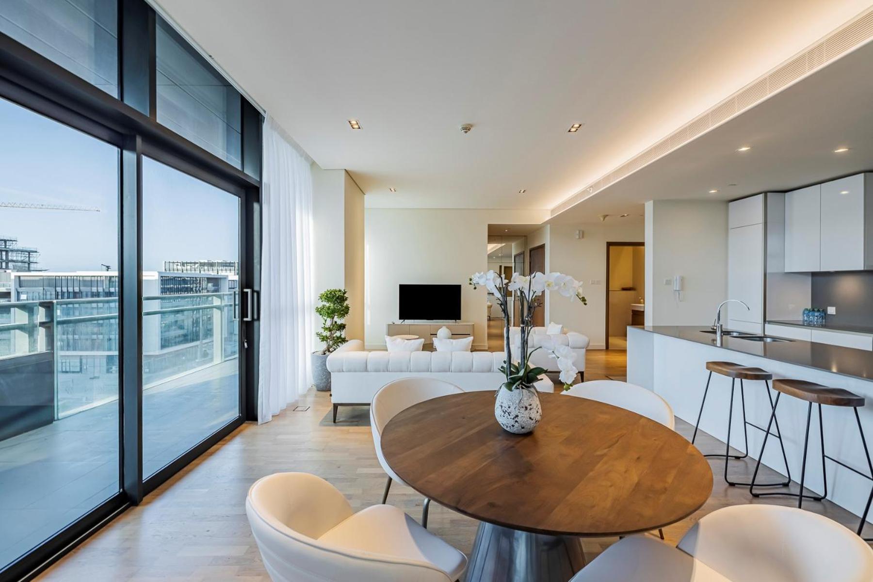 1 Bed Community View 5th Fl Walk B7 *