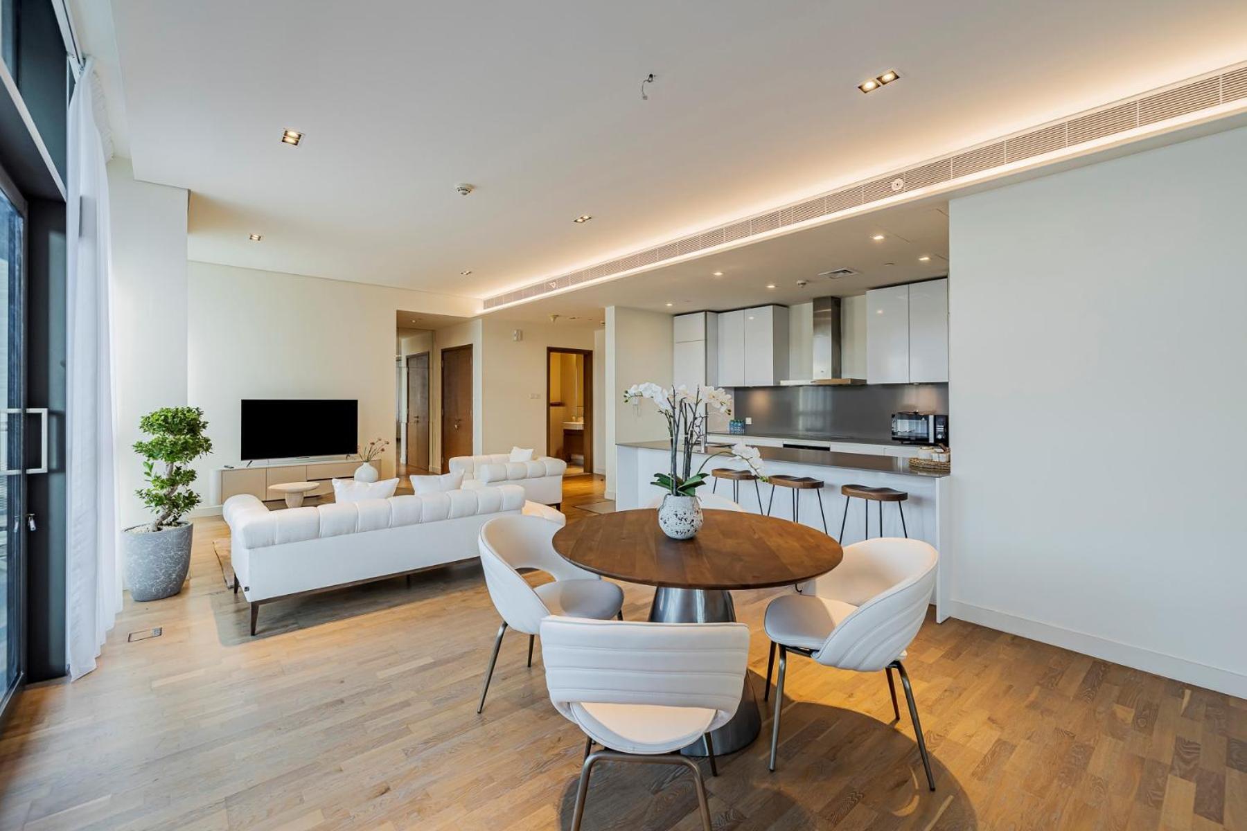 1 Bed Community View 5th Fl Walk B7 *